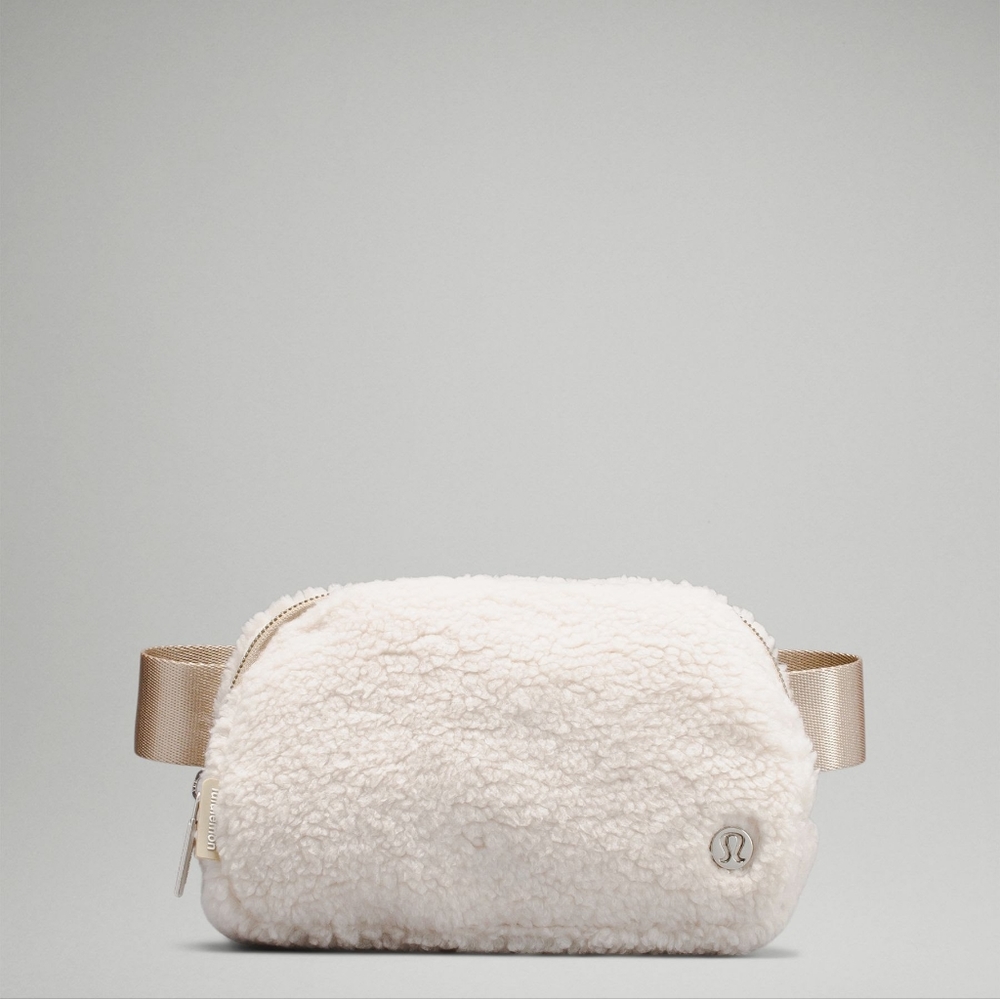 Lululemon everywhere fleece belt bag